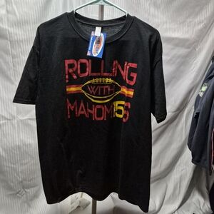 Men's Large Black Kansas City Chiefs 'Rolling with Mahomes' T-Shirt NEW